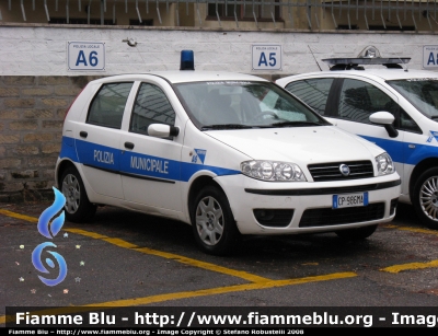 Fiat Punto III serie
Polizia Locale - A6
Ciampino (Rm)
• veicolo dismesso •
Parole chiave: Fiat Punto_IIIserie polizia_locale_ciampino_roma lazio