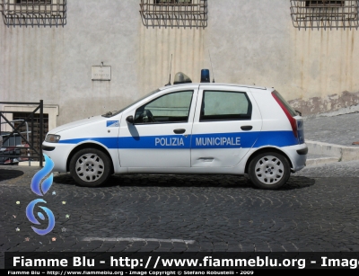 Fiat Punto II serie
Polizia Municipale - M4
Ariccia (RM)
Parole chiave: Fiat Punto_IIserie