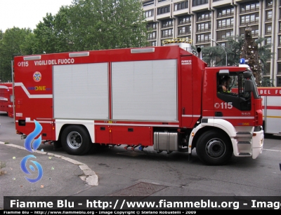 Iveco Stralis AD190S35 I serie "One"
Vigili del Fuoco
Comando Provinciale di Roma
Nucleo NBCR
VF 24031
Parole chiave: Iveco Stralis_AD190S35_Iserie_One VF24031 Festa_della_Repubblica_2008