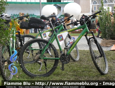 Mountain bike
Corpo Forestale dello Stato
Servizio Velomontato
Parole chiave: mountain bike Festa_188_CFS