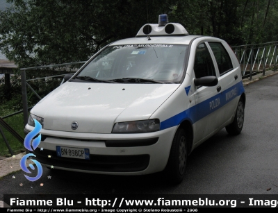 Fiat Punto II serie
Polizia Municipale - C1
Castel Gandolfo (Rm)
Parole chiave: Fiat Punto_IIserie polizia_municipale_castel_gandolfo roma_lazio