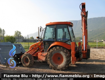 Fiat Kobelco FB100.2 
Protezione Civile
Associazione "Fo.P.I.Vo.L."
Forza di Pronto Impiego Volontariato Lazio
Frosinone
Parole chiave: Fiat_Kobelco FB100.2 PC_Frosinone