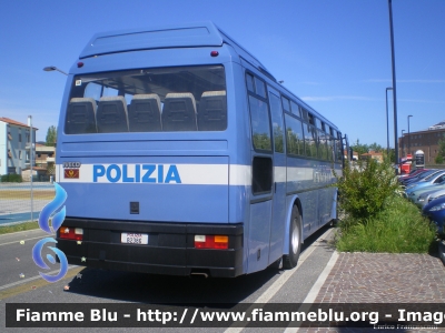 Iveco 370SE 
Polizia di Stato
XIV Reparto Mobile Senigallia
Polizia B2386
Parole chiave: Iveco 370SE POLIZIAB2386