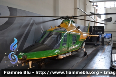 Agusta A109 A2 
Guardia di Finanza
Servizio Aereonavale
GdiF 126
Esemplare musealizzato presso il Museo della Scienza e della Tecnica "Leonardo da Vinci" - Milano

Parole chiave: Agusta A109_A2 GdiF126