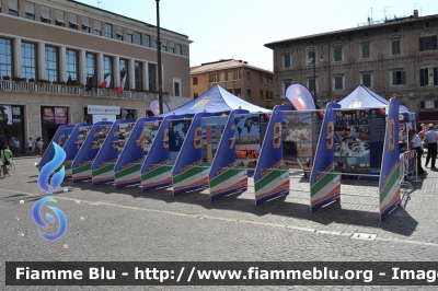 Stand Espositivo
Aeronautica Militare Italiana
Rappresenta i Piani Verticali di Coda delle Frecce Tricolori e racchiude vari poster sulla storia dell'AMI
