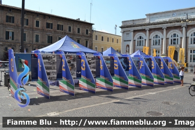 Stand Espositivo
Aeronautica Militare Italiana
Rappresenta i Piani Verticali di Coda delle Frecce Tricolori e racchiude vari poster sulla storia dell'AMI
