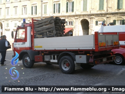 Iveco Zeta 65-12
Vigili del Fuoco
Comando Provinciale Pesaro - Urbino
Mezzo originariamente allestito Baribbi ricondizionato da Officine Mainardi
VF 17022
Parole chiave: Iveco Zeta_65-12 VF17022 Convegno_Pesaro_E_Terremoto_2012