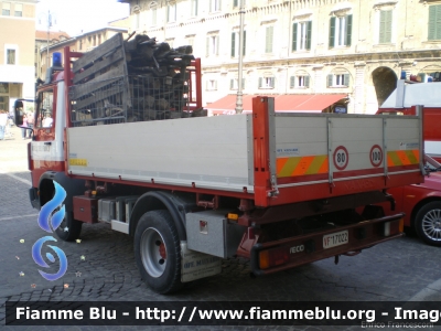 Iveco Zeta 65-12
Vigili del Fuoco
Comando Provinciale Pesaro - Urbino
Mezzo originariamente allestito Baribbi ricondizionato da Officine Mainardi
VF 17022
Parole chiave: Iveco Zeta_65-12 VF17022 Convegno_Pesaro_E_Terremoto_2012