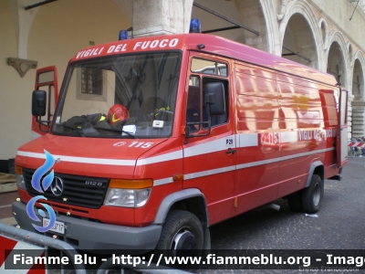 Mercedes-Benz Vario 612D
Vigili del Fuoco
Comando Provinciale di Pesaro - Urbino
VF 20717
Parole chiave: Mercedes-Benz Vario_612D VF20717 Convegno_Pesaro_E_Terremoto_2012