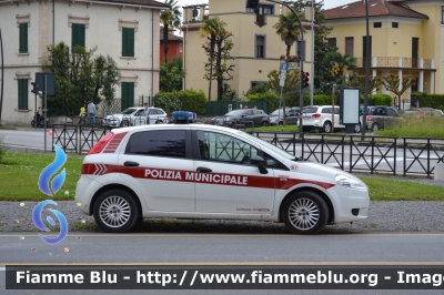 Fiat Grande Punto
Polizia Municipale Lucca
Auto 07
POLIZIA LOCALE YA 323 AB
Allestimento Bertazzoni 
Parole chiave: Fiat Grande_Punto POLIZIALOCALEYA323AB