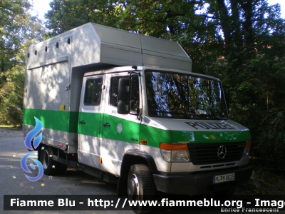 Mercedes-Benz Vario 814D
Bundesrepublik Deutschland - Germania
Landespolizei
Bayern - München
Polizia territoriale della Baviera
Monaco 
Trasporto Cavalli
Parole chiave: Mercedes-Benz Vario_814D landespolizei Bayern