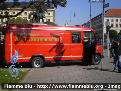 Mercedes-Benz Vario 816D 
Bundesrepublik Deutschland - Germania
Freiwillige Feuerwehr Dürrlauingen 
Gerätewagen Atem-Strahlenschutz
Vigili del Fuoco Volontari di Dürrlauingen
Carro Aria-Radioprotezione
Parole chiave: Mercedes-Benz Vario_816D