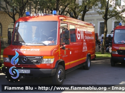 Mercedes-Benz Vario 816D
Bundesrepublik Deutschland - Germania
Freiwillige Feuerwehr Stadt Zeil Am Main 
Vigili Volontari città di Zeil Am Main
Atemschutz - Strahlenschutz
Carro Aria - Radioprotezione
Parole chiave: Mercedes-Benz Vario_816D