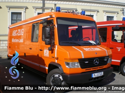 Mercedes-Benz Vario 816D
Bundesrepublik Deutschland - Germania
Berufsfeuerwehr München
ABC-ZUG 
Vigili del Fuoco Permanenti
Monaco di Baviera 
veicolo NBCR
Parole chiave: Mercedes-Benz Vario 816D Berufsfeuerwehr München