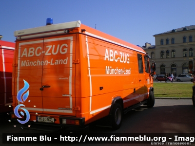 Mercedes-Benz Vario 816D
Bundesrepublik Deutschland - Germania
Berufsfeuerwehr München
ABC-ZUG 
Vigili del Fuoco Permanenti
Monaco di Baviera 
veicolo NBCR
Parole chiave: Mercedes-Benz Vario 816D Berufsfeuerwehr München