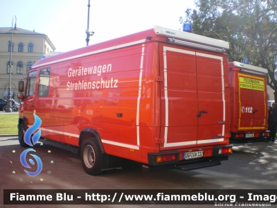 Mercedes-Benz Vario 816D
Bundesrepublik Deutschland - Germania
Freiwillige Feuerwehr Landau An Der Isar
Gerätewagen Strahlenschutz
Vigili del Fuoco Volontari di Landau An Der Isar 
Carro Radioprotezione
Parole chiave: Mercedes-Benz Vario_816D