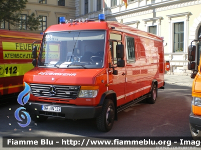 Mercedes-Benz Vario 816D
Bundesrepublik Deutschland - Germania
Freiwillige Feuerwehr Landau An Der Isar
Gerätewagen Strahlenschutz
Vigili del Fuoco Volontari di Landau An Der Isar
Carro Radioprotezione
Parole chiave: Mercedes-Benz Vario_816D