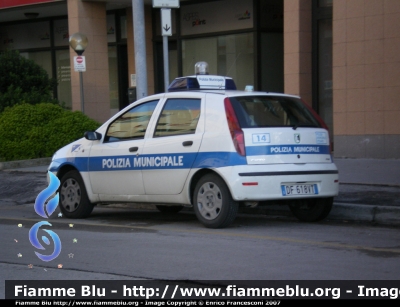 Fiat Punto III serie
Polizia Municipale Pesaro
2° Variante
Parole chiave: Fiat Punto III serie Polizia Municipale Pesaro 