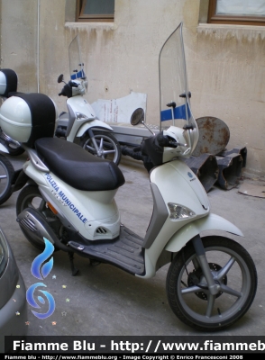 Piaggio Liberty 50
Polizia Municipale Siracusa
Parole chiave: Piaggio Liberty_50