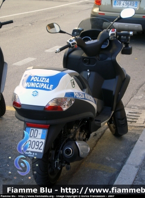 Piaggio MP3 
PM Pesaro
Parole chiave: Piaggio MP3 Polizia Municipale Pesaro Marche