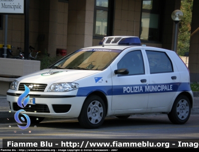 Fiat Punto III serie
Polizia Municipale Pesaro
1° Variante
Parole chiave: Fiat Punto III serie Polizia Municipale Pesaro 