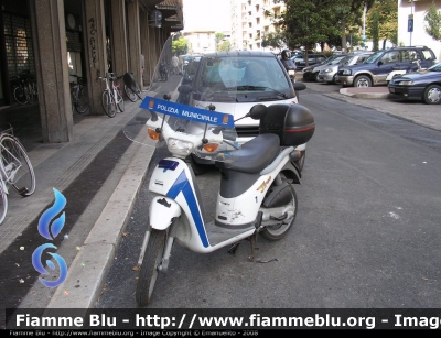 Piaggio Free 
Polizia Municipale Terni
Variante di baule
Parole chiave: Piaggio Free