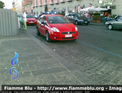 Fiat Grande Punto
Vigili del Fuoco 
Comando Napoli
VF24985
Parole chiave: Fiat Grande Punto_Comando _Napoli_ VF24985