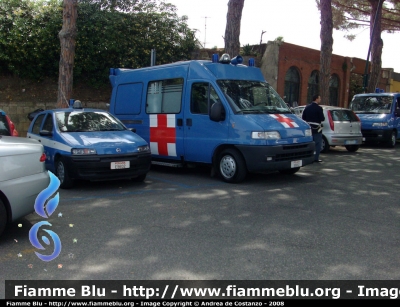 Fiat Ducato II serie
Polizia di Stato
Versione senza scritte "polizia"
Parole chiave: Fiat Ducato II serie ambulanza polizia_E8812 Festa_della_Polizia_2008