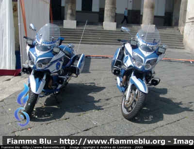 Moto Guzzi Norge
Polizia di Stato
Polizia Stradale
POLIZIA G1846 - G1847
Parole chiave: Moto Guzzi Norge_Polizia _di _Stato _Stradale_ POLIZIA _G1846_G1847_Festa della Polizia 2009