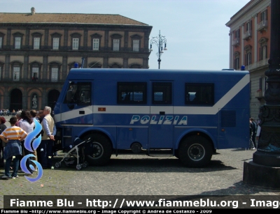 Iveco EuroCargo 4x4 II serie
Polizia di Stato
Reparto Mobile Napoli
POLIZIA F7767
Parole chiave: Iveco EuroCargo 4x4_IIserie POLIZIAF7767 Festa_della_Polizia_2009