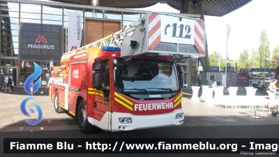 Iveco EuroCargo 160E32 IV serie
Bundesrepublik Deutschland - Germania
Berufsfeuerwehr München
Vigili del Fuoco Permanenti Monaco di Baviera
AutoScala da 32 metri ribassata, con assale posteriore sterzante HZL e articolata M32L-ASn.B. allestimento Magirus
Esposta all'Interschutz 2015
Parole chiave: Iveco EuroCargo_160E32_IVserie Interschutz_2015