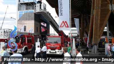 Iveco EuroCargo 180E32 III serie
Vigili del Fuoco
AutoScala M32L da 32 metri allestimento Magirus
Esposta all'Interschutz 2015
Parole chiave: Iveco EuroCargo_180E32_IIIserie Interschutz_2015