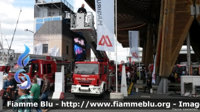 Iveco EuroCargo 180E32 III serie
Vigili del Fuoco
AutoScala M32L da 32 metri allestimento Magirus
Esposta all'Interschutz 2015
Parole chiave: Iveco EuroCargo_180E32_IIIserie Interschutz_2015