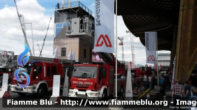 Iveco EuroCargo 180E32 III serie
Vigili del Fuoco
AutoScala M32L da 32 metri allestimento Magirus
Esposta all'Interschutz 2015
Parole chiave: Iveco EuroCargo_180E32_IIIserie Interschutz_2015