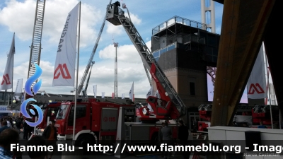 Iveco EuroCargo 180E32 III serie
Vigili del Fuoco
AutoScala M32L da 32 metri allestimento Magirus
Esposta all'Interschutz 2015
Parole chiave: Iveco EuroCargo_180E32_IIIserie Interschutz_2015