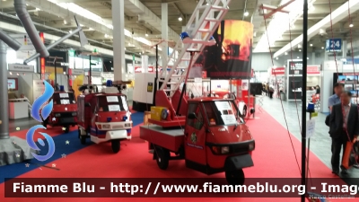 Piaggio Ape
Bundesrepublik Deutschland - Germany - Germania
Feuerwehr Augsburg
Esposto all'Interschutz 2015
Parole chiave: Piaggio Ape Interschutz_2015