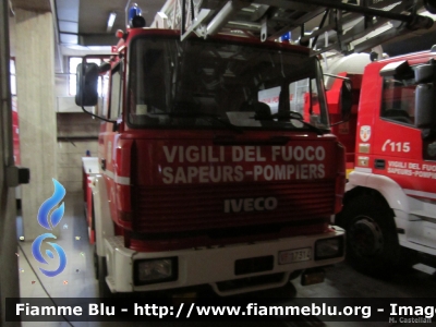 Iveco 190-26
Vigili del Fuoco
Corpo Permanente di Aosta
AutoScala allestimento Camiva-Baribbi
VF 17314
Parole chiave: Iveco 190-26 VF17314