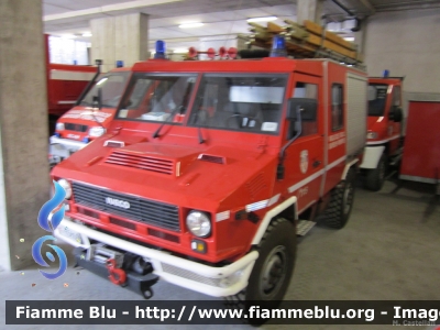 Iveco VM90
Vigili del Fuoco
Corpo Permanente di Aosta
Polisoccorso allestimento Baribbi
VF 15950
Parole chiave: Iveco VM90 VF15950