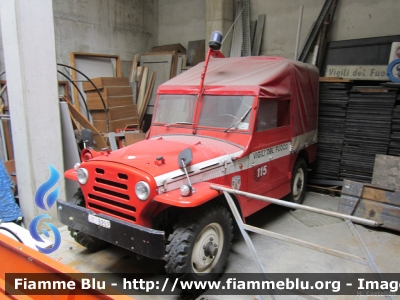 Fiat Campagnola I serie
Vigili del Fuoco
Corpo Permanente di Aosta
Mezzo accantonato ancora con la livrea del Corpo Nazionale
VF 9292
Parole chiave: Fiat Campagnola_Iserie VF9292