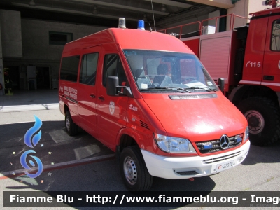 Mercedes-Benz Sprinter 4x4 II serie
Vigili del Fuoco
Corpo Permanente di Aosta
AutoFurgone allestimento Bai
VF 22970
Parole chiave: Mercedes-Benz Sprinter_4x4_IIserie VF22970