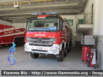 Mercedes-Benz Actros 4146 III serie
Vigili del Fuoco
Corpo Permanente di Aosta
AutoBottePompa allestimento Rosenbauer
Veicolo con trazione 8x6
VF 26508
Parole chiave: Mercedes-Benz Actros_4146_IIIserie VF26508