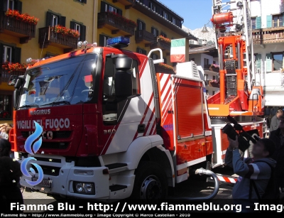 Iveco Trakker AD260T36 II serie
Autoscala Iveco-Magirus M 60 L (60 metri)
in esposizione al I Raduno Nazionale dei Vigili del Fuoco a Cortina d'Ampezzo (BL)
Parole chiave: Iveco Trakker_AD260T36_IIserie Raduno_Nazionale_VVF_2010