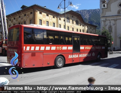 Irisbus Dallavia Tiziano
Vigili del Fuoco
Autobus della Banda Musicale del Corpo Nazionale
VF 23488
Parole chiave: Irisbus Dallavia Tiziano VF23488 Raduno_Nazionale_VVF_2010