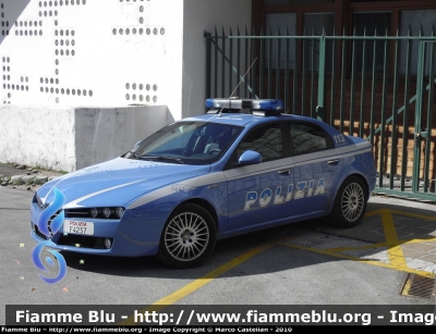 Alfa Romeo 159
Polizia di Stato
Squadra Volante
POLIZIA F4257
Parole chiave: Alfa-Romeo 159 PoliziaF4257 Raduno_Nazionale_VVF_2010