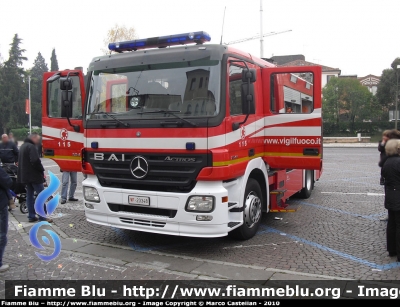 Mercedes-Benz Actros 1841 II serie
Vigili del Fuoco
Comando Provinciale di Treviso
AutoPompaSerbatoio Distaccamento Permanente di Castelfranco Veneto (TV)
VF 23348
Parole chiave: Mercedes-Benz Actros_1841_IIserie VF23348 Divise_In_Piazza_Castelfranco_Veneto_2010