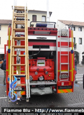 Mercedes-Benz Actros 1841 II serie
Vigili del Fuoco
Comando Provinciale di Treviso
AutoPompaSerbatoio Distaccamento Permanente di Castelfranco Veneto (TV)
VF 23348
Parole chiave: Mercedes-Benz Actros_1841_IIserie VF23348 Divise_In_Piazza_Castelfranco_Veneto_2010