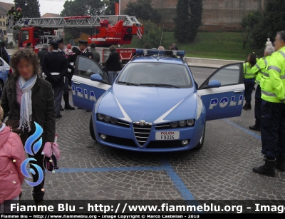 Alfa Romeo 159 Sportwagon Q4
Polizia di Stato
Polizia Stradale
POLIZIA F9334
Parole chiave: Alfa-Romeo 159_Sportwagon_Q4 PoliziaF9334 Divise_In_Piazza_Castelfranco_Veneto_2010