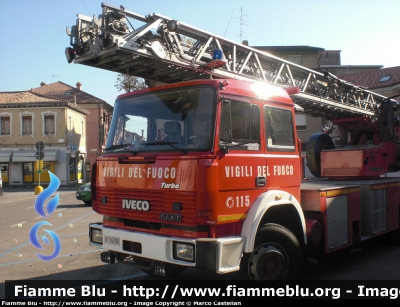 Iveco 190-26
Vigili del Fuoco
Comando Provinciale di Treviso
Distaccamento Permanente di Conegliano (TV)
AutoScala
VF 16768
Parole chiave: Iveco 190-26 VF16768 Esercitazione_PC_Montebelluna_TV_2008