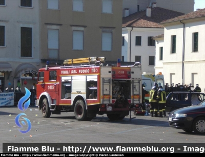 Iveco OM 160
Vigili del Fuoco
Comando Provinciale di Treviso
AutoPompaSerbatoio allestimento Baribbi
VF 11672
Parole chiave: Iveco OM 160 VF11672 Esercitazione_PC_Montebelluna_TV_2008