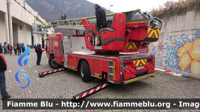 Iveco EuroCargo 160E32 IV serie
Bundesrepublik Deutschland - Germany - Germania
Berufsfeuerwehr Munchen
Vigili del Fuoco Permanenti Monaco di Baviera
AutoScala da 32 metri ribassata, con assale posteriore sterzante HZL e articolata M32L-ASn.B. allestimento Magirus
Esposta al Civil Protect 2016
Parole chiave: Iveco EuroCargo_160E32_IVserie Civil_Protect_2016